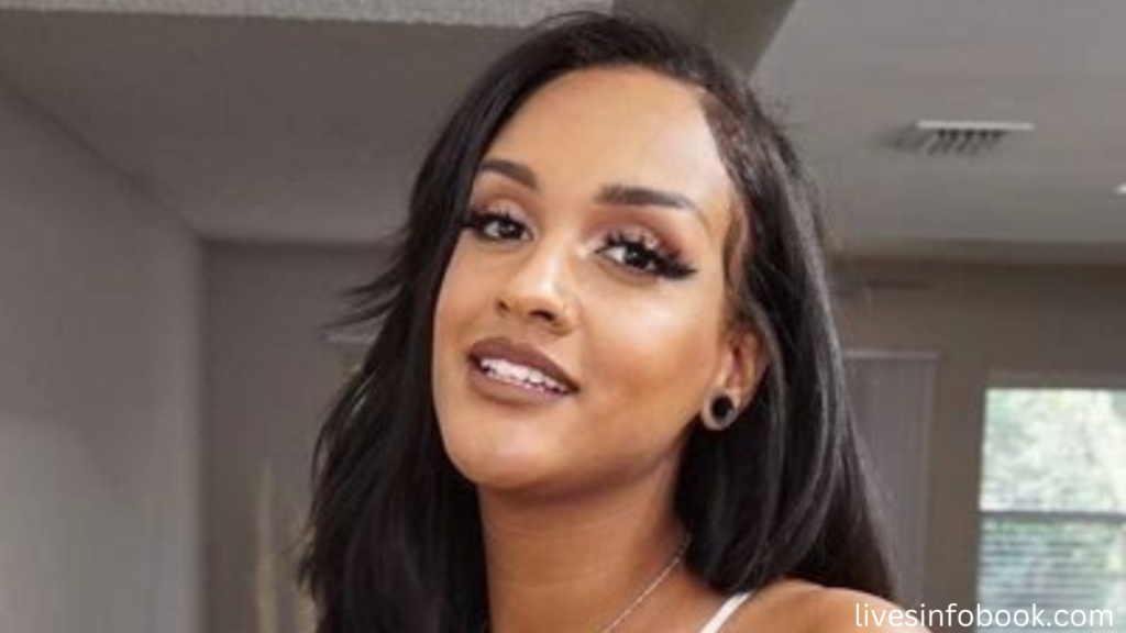 Zoey Sinn